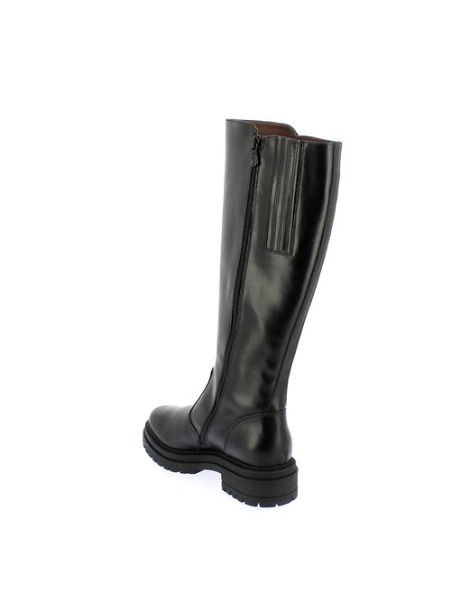 stivale da donna in pelle liscia nera con suola carrarmato e dettaglio fibbia NERO GIARDINI | I514836D100